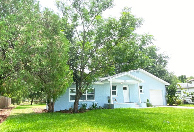 property at 211 N Bradford Ave