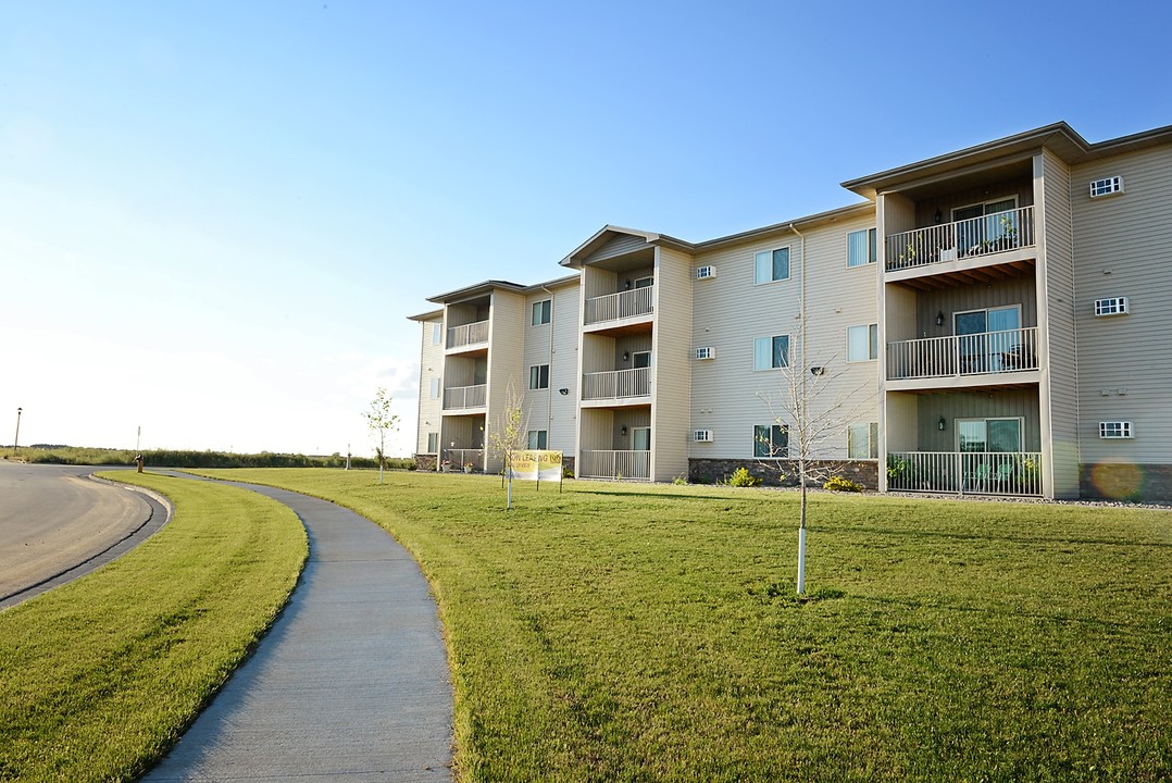 Valleyview Apartments in Minot, ND - Building Photo