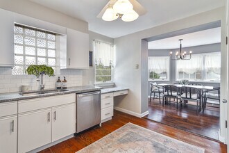 219 Middaugh Rd in Clarendon Hills, IL - Building Photo - Building Photo