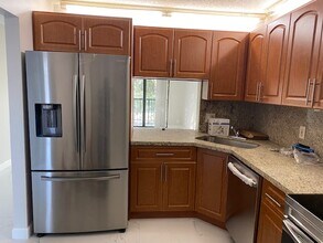 11615 NW 28th St, Unit 4 in Coral Springs, FL - Building Photo - Building Photo
