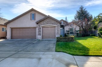 1241 E Sarazen Ave in Fresno, CA - Building Photo - Building Photo