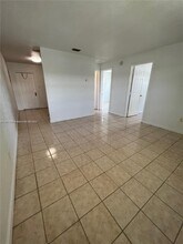 300 NW 5th Terrace in Hallandale Beach, FL - Building Photo - Building Photo