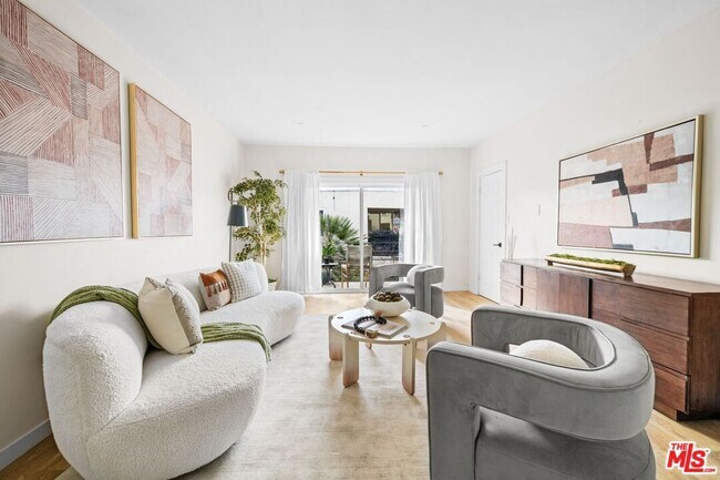 1600 N Hobart Blvd in Los Angeles, CA - Building Photo - Building Photo