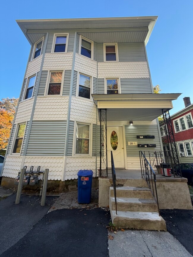 28 Hermitage Ln, Unit First Floor in Worcester, MA - Building Photo - Building Photo