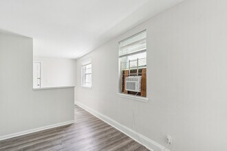822 W Lombard St, Unit 100 in Baltimore, MD - Foto de edificio - Building Photo