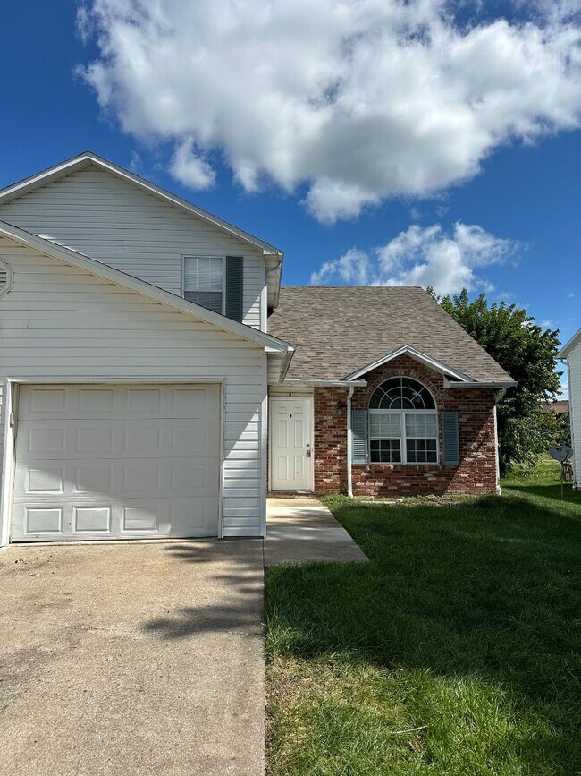 106 S Woods Ct in Ashland, MO - Building Photo - Building Photo