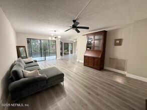 8755 Como Lake Dr in Jacksonville, FL - Building Photo - Building Photo