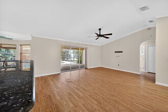 Charming 3-Bedroom Home with Private Pool in Buckingham Air Park in Ft. Myers, FL - Foto de edificio - Building Photo