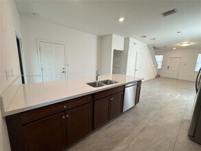 1602 SW 28th Ct in Fort Lauderdale, FL - Foto de edificio - Building Photo