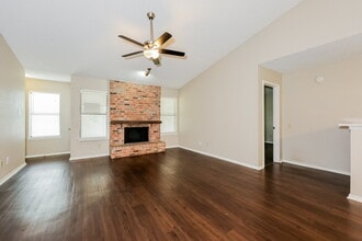 1812 Hunting Green Dr in Fort Worth, TX - Building Photo - Building Photo