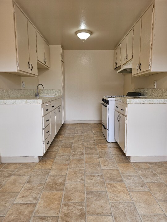 1135 W I St in Ontario, CA - Building Photo