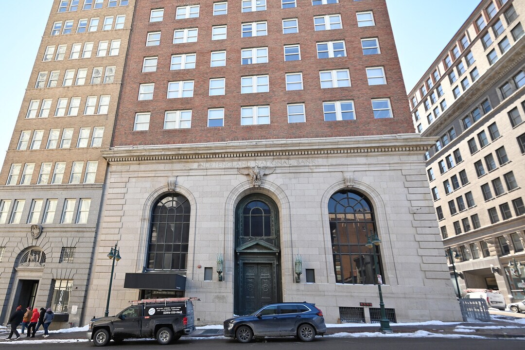 21 W 10th St in Kansas City, MO - Building Photo