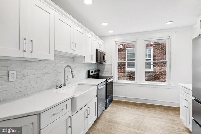 property at 1827 W Cheltenham Ave