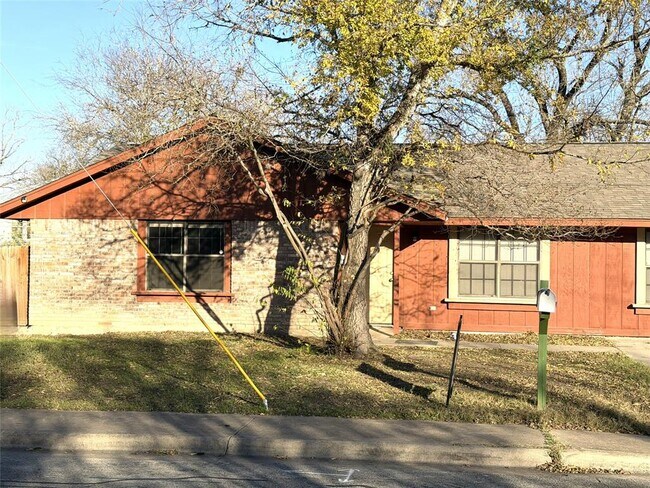 530 Guadalupe St in Lockhart, TX - Building Photo - Building Photo
