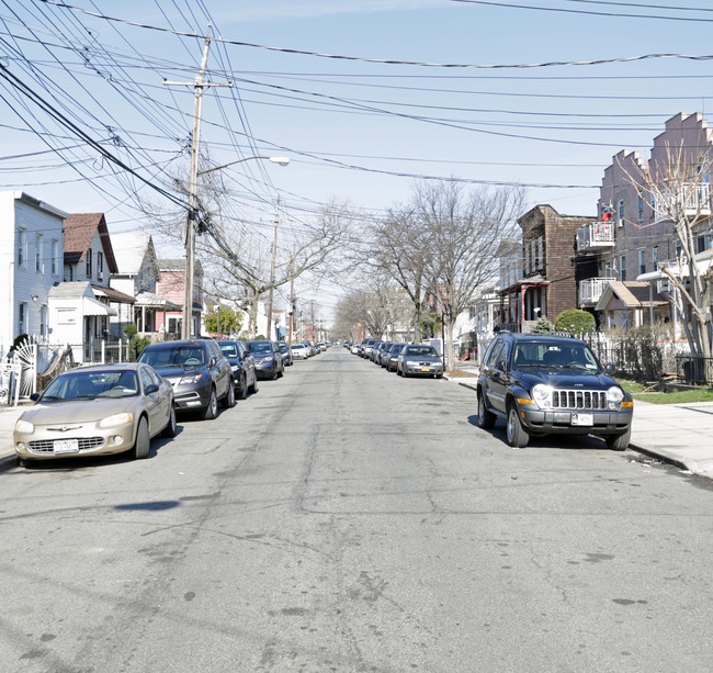 946 E 227th in Bronx, NY - Building Photo - Building Photo