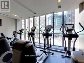 110 Charles St E in Toronto, ON - Building Photo - Building Photo