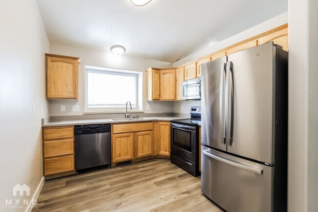 1340 N 3850 W in West Point, UT - Foto de edificio - Building Photo