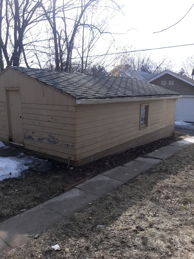2305 Broadway in Rockford, IL - Building Photo - Building Photo