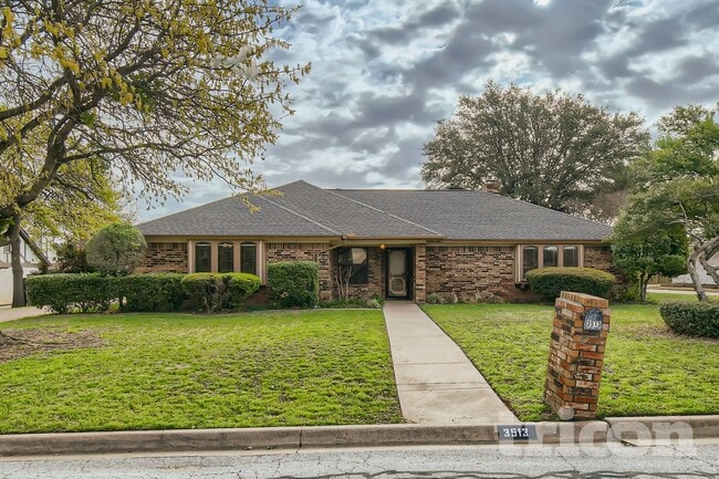 3513 Meadowlark Ln in Colleyville, TX - Foto de edificio - Building Photo