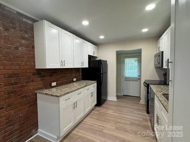 19612 Oak St in Cornelius, NC - Building Photo - Building Photo