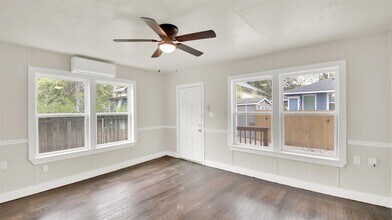 4010 Speedway, Unit 324 in Austin, TX - Foto de edificio - Building Photo