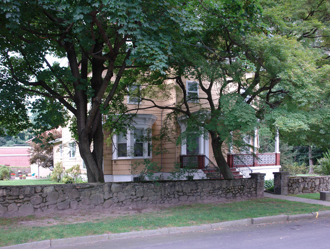 36 Paulding Ave in Tarrytown, NY - Foto de edificio - Building Photo