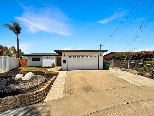 5102 Enelra Pl in San Diego, CA - Building Photo - Building Photo