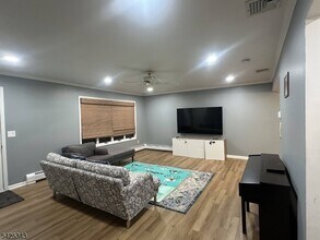 6 Lori Ln in Lincoln Park, NJ - Building Photo - Building Photo