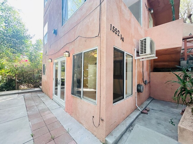 property at 1548 Lucretia Ave
