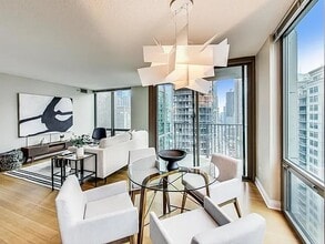 2 E Erie St in Chicago, IL - Building Photo - Building Photo