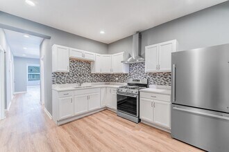 5025 W Huron St in Chicago, IL - Building Photo - Building Photo