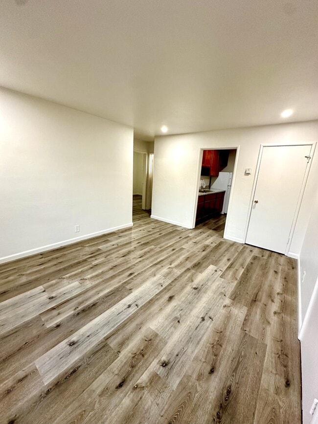 22638 6th St, Unit 22638