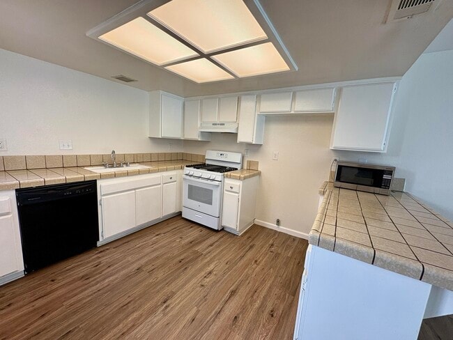 1739 W Ave J15 in Lancaster, CA - Building Photo - Building Photo