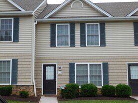 122 Old Tavern Cir in Lynchburg, VA - Building Photo