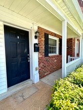1215 Green Oaks Ln in Charlotte, NC - Foto de edificio - Building Photo