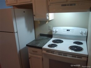 22843 Grove St in St. Clair Shores, MI - Building Photo - Building Photo