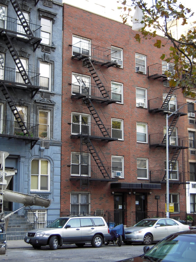 333 E 33rd St in New York, NY - Building Photo - Building Photo