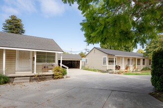 Mission Street Cottages in Santa Cruz, CA - Foto de edificio - Building Photo