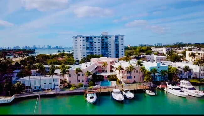 6881 Bay Dr, Unit Cozy 2 bedroom Normandy in Miami Beach, FL - Building Photo - Building Photo