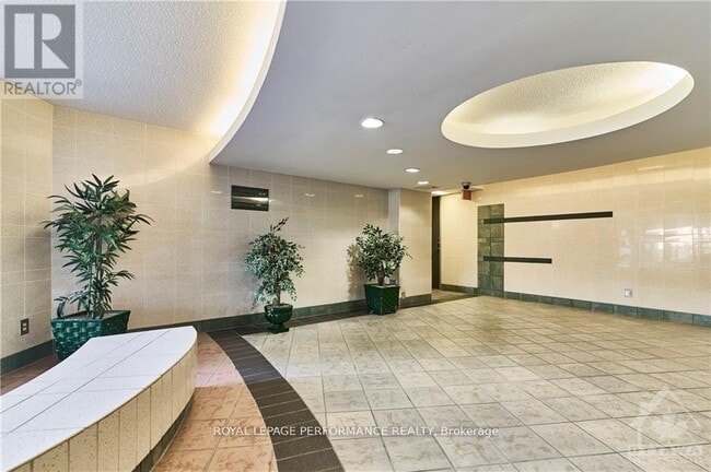 2020-2020 Jasmine Crescent in Ottawa, ON - Building Photo - Building Photo