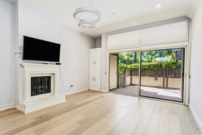 1054 Seco St, Unit 106 in Pasadena, CA - Building Photo - Building Photo