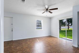 803 Lucaya Dr in Kissimmee, FL - Building Photo - Building Photo