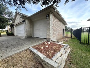 807 Centerbrook Pl in Round Rock, TX - Foto de edificio - Building Photo