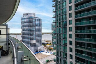 19 York St, Unit SI ID1337876P in Toronto, ON - Building Photo - Building Photo