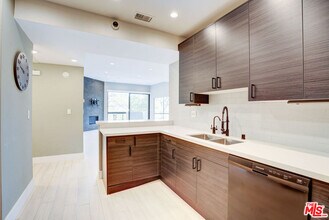 423 N Palm Dr in Beverly Hills, CA - Building Photo - Building Photo