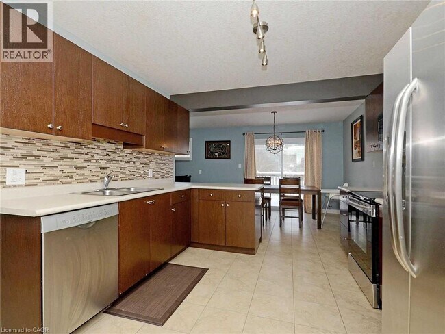 366 Maverick St in Waterloo, ON - Building Photo - Building Photo