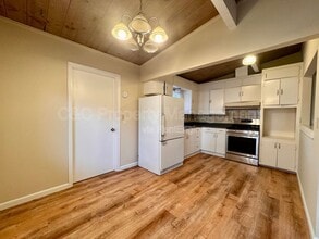 3055 Redwood Dr in Marina, CA - Building Photo - Building Photo