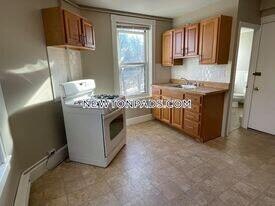 18 Lincoln St-Unit -1 in Newton, MA - Building Photo