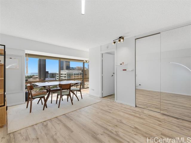 1750 Kalakaua Ave in Honolulu, HI - Building Photo - Building Photo