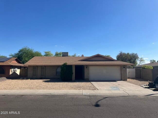 property at 5553 W Hartford Ave